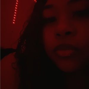 Meet your Posher, Amira